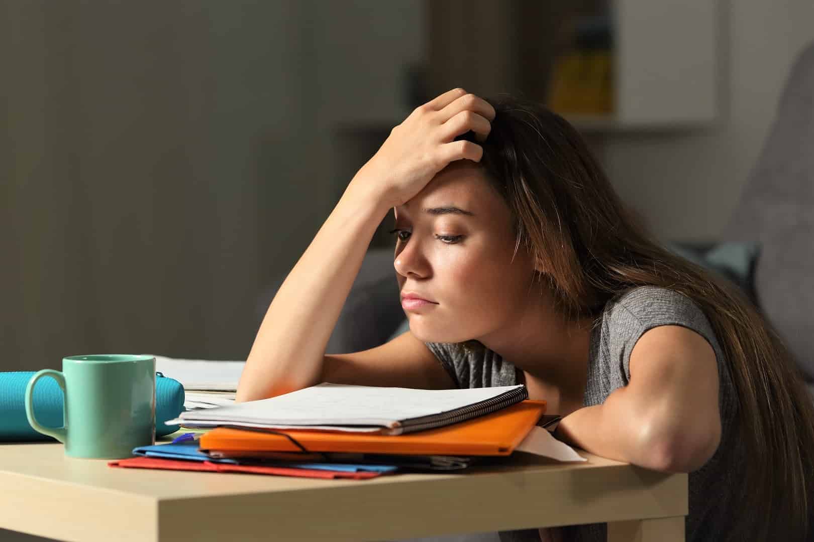 Girl struggling to do homework want to pay someone to do her homework